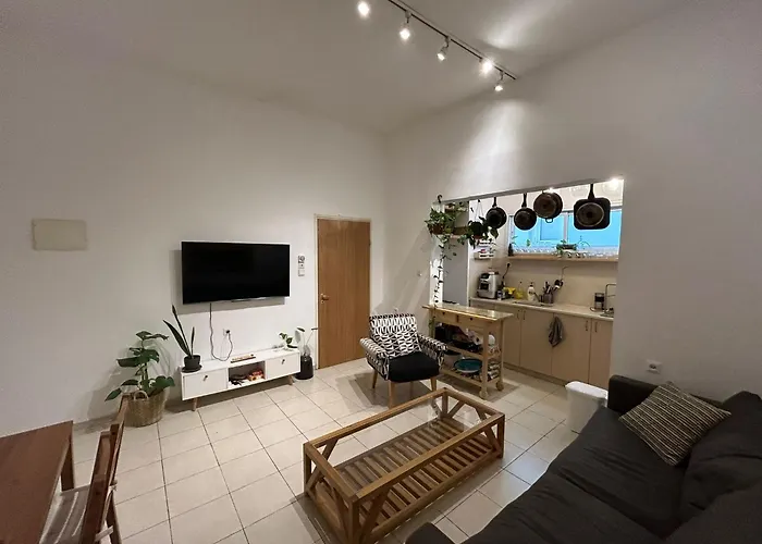 Apartment In Levontine